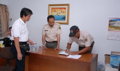 Tanda tangan oleh pihak 2