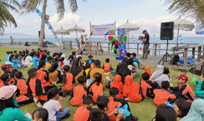 Sosialisasi di Pantai Villa Solong