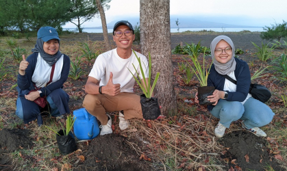Penanaman Pandan Laut dalam program Tanggung Jawab Sosial dan Lingkungan (TJSL) 