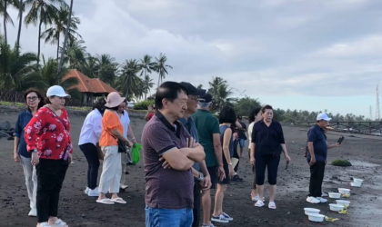 Pelepasliaran Tukik Bersama Keluarga Banyuwangi dalam rangka Fang Shen