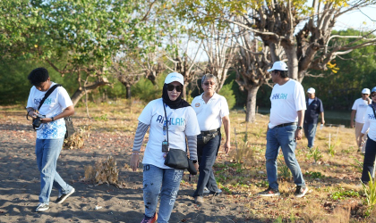 Penanaman Pandan Laut sebagai sebagai bentuk program Pelindo Integration Conservation Center