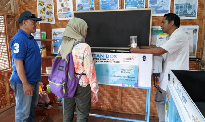 Sosialisasi di Pantai Pulau Santen