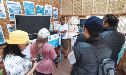 Sosialisasi di Pantai Pulau Santen