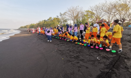 Pelepasliaran Tukik Bersama Siswa Siswi SDN 1 Pakis dan TK Dharmawanita 7
