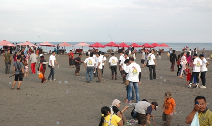 Pembersihan Pantai Boom 1