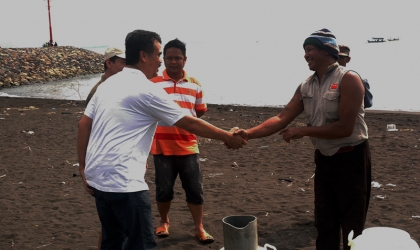 Penyu Bertelur di Pantai Boom 1