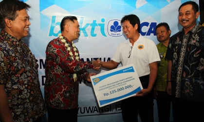 Penyerahan Dana CSR Dari Bank BCA