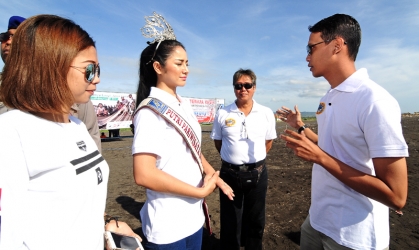 Pelepasliaran Tukik Bersama Putri Pariwisata Indonesia