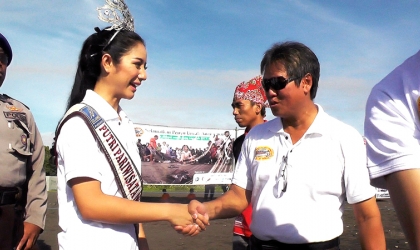 Pelepasliaran Tukik Bersama Putri Pariwisata Indonesia