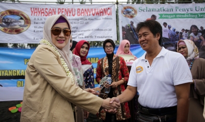 Pelepasliaran Tukik Bersama Istri Kapolda 