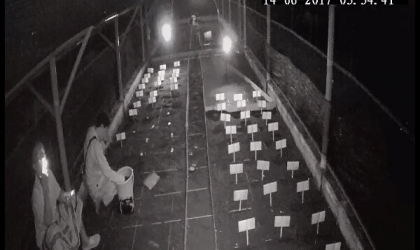 Menemukan Penyu Bertelur di Pantai Kramat