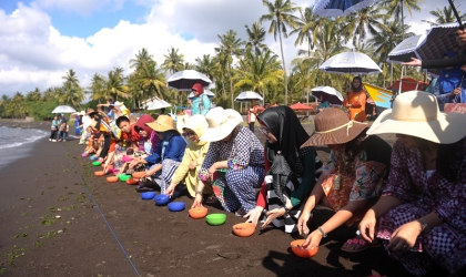 Pelepasliaran Tukik Bersama Ibu Wakapolri