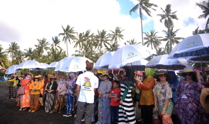 Pelepasliaran Tukik Bersama Ibu Wakapolri