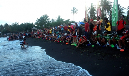 Pelepasliaran Tukik Bersama Tour de Ijen Banyuwangi 2017