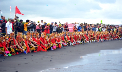 Pelepasliaran Tukik Dalam Event Gandrung Sewu 2017