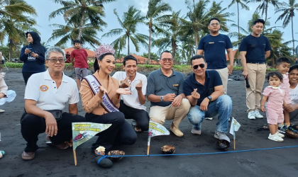 Pelepasliaran Tukik Bersama Putri Indonesia 2025 Firsta Yufi Amarta Putri 