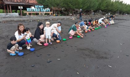 Pelepasliaran Tukik Bersama Siswa Siswi TK Mitra Harapan 