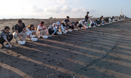 Pelepasliaran Tukik Bersama Mahasiswa Warga Negara Asing