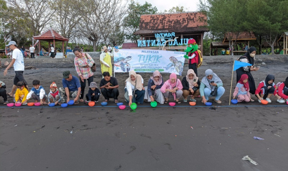 Pelepasliaran Tukik Bersama Siswa Siswi SMPN 1 Glagah 