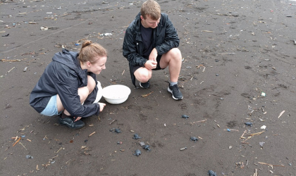 Pelepasliaran Tukik Bersama FIKKIA UNAIR